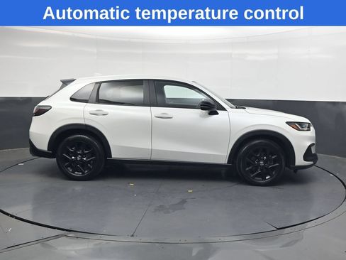 Used 2023 Honda HR-V Sport image 3