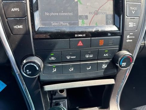 Used 2016 Toyota Camry SE w/ Moonroof Package FWD image 12