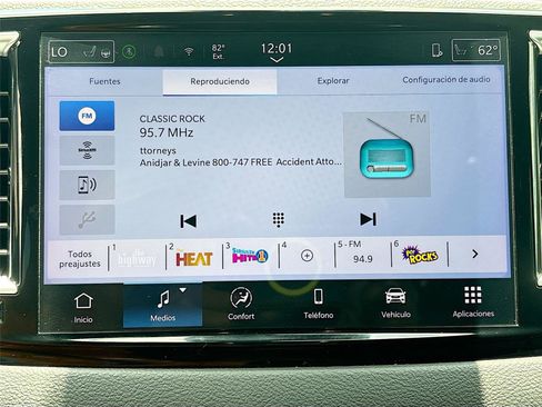 Used 2025 Chrysler Pacifica Select FWD image 14
