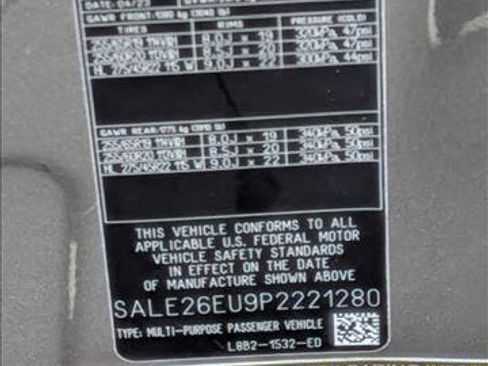 Certified 2023 Land Rover Defender 90 X-Dynamic SE image 25