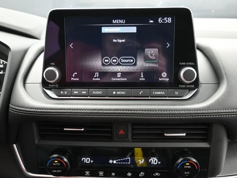 Used 2024 Nissan Rogue SV image 16