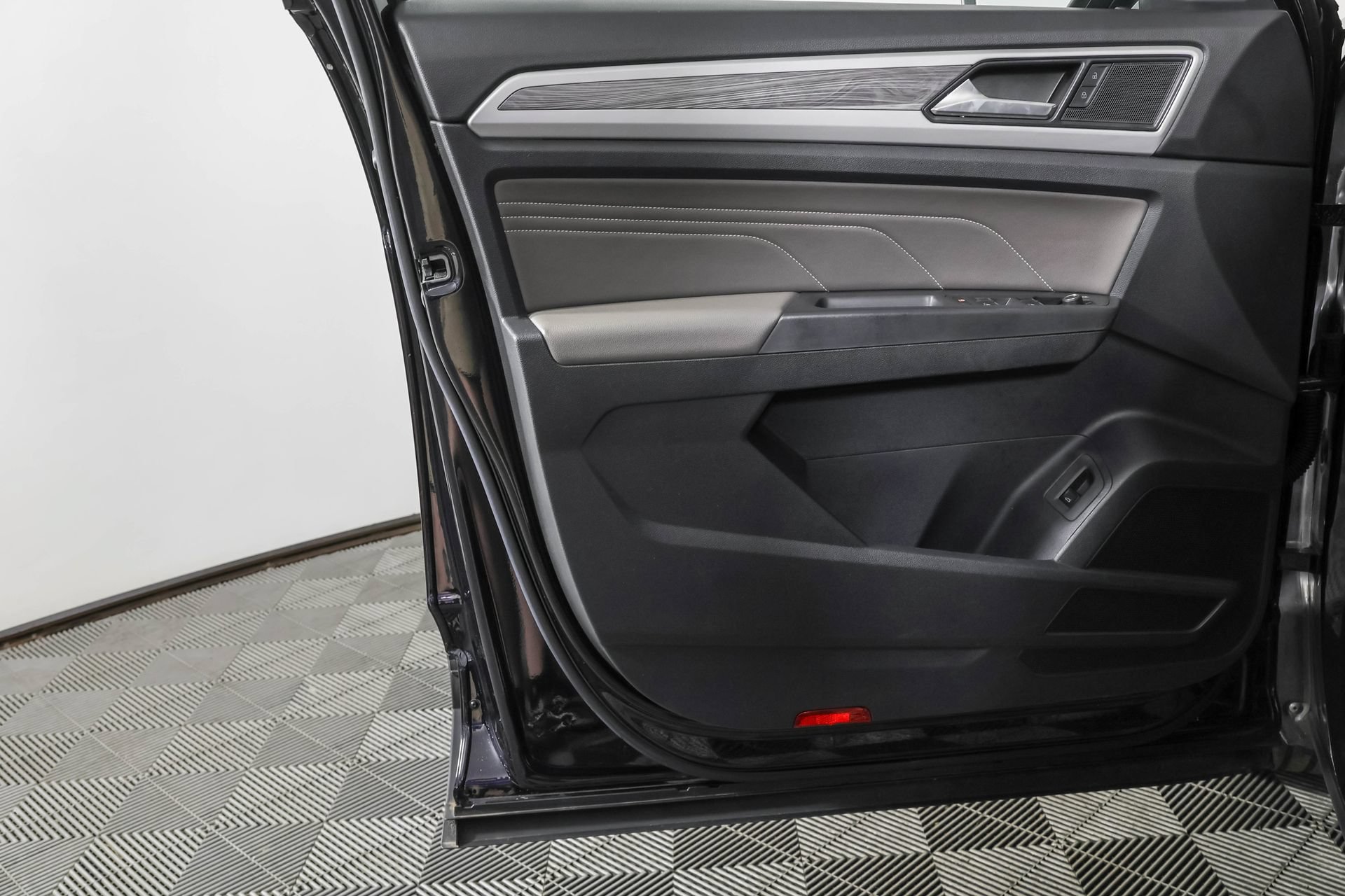 Certified 2023 Volkswagen Atlas Cross Sport SE w/ Panoramic Sunroof Package AWD/4WD image 34