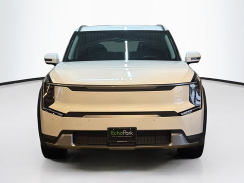 Used 2024 Kia EV9 Wind AWD/4WD image 2