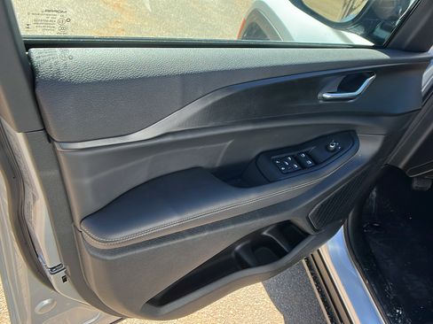 New 2025 Jeep Grand Cherokee L Altitude image 14