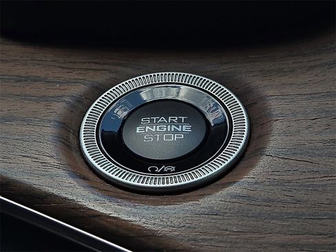 Used 2021 Jeep Grand Cherokee L Summit w/ Luxury Tech Group V image 17