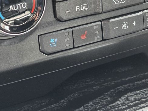 Used 2018 Ford F150 Platinum w/ Equipment Group 701A Luxury image 29