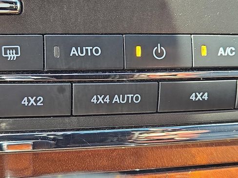 Used 2017 Lincoln Navigator Select AWD/4WD image 25
