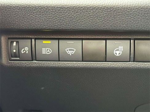 Used 2022 Toyota RAV4 XLE image 20