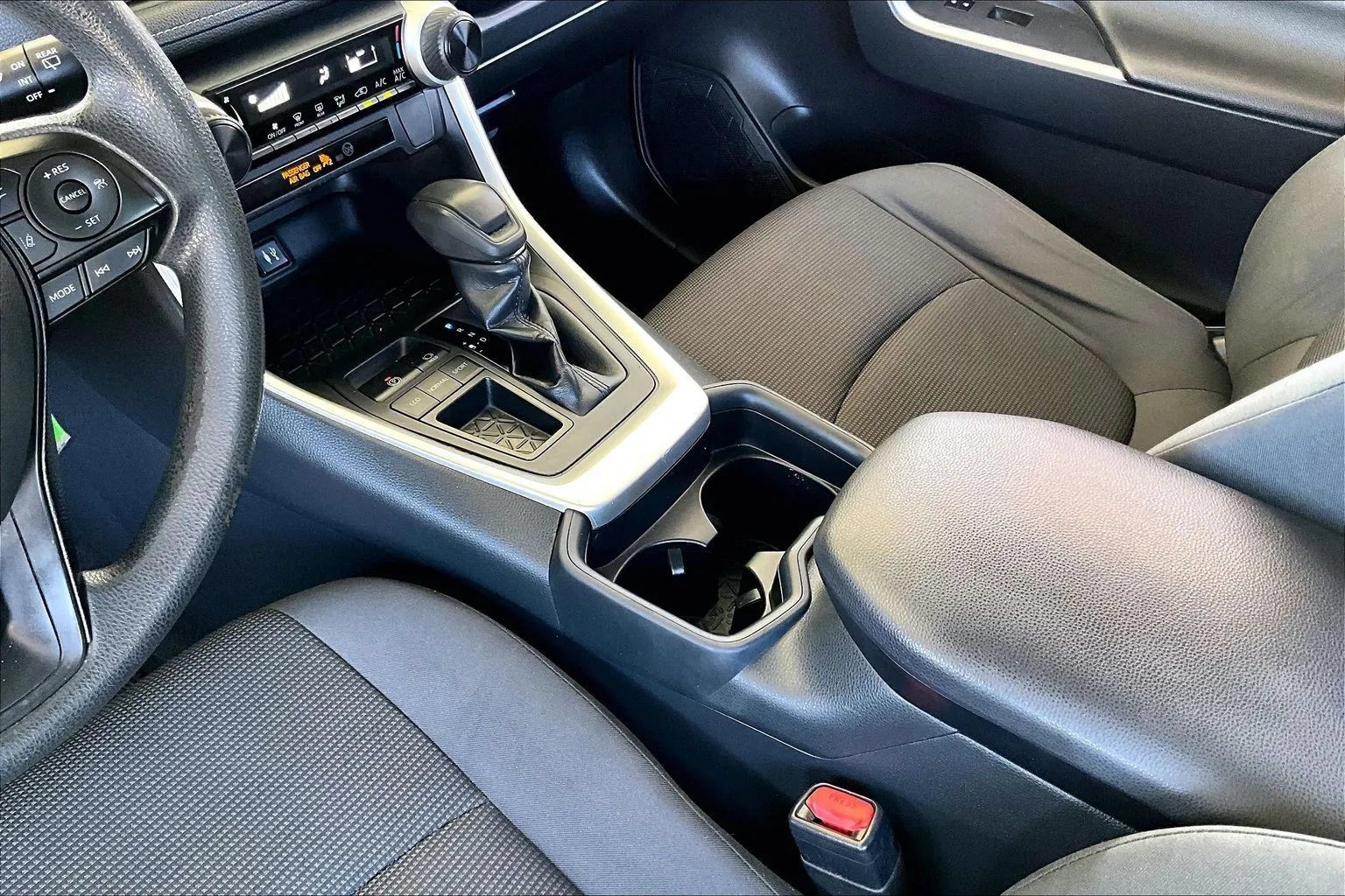 Used 2019 Toyota RAV4 LE FWD image 15