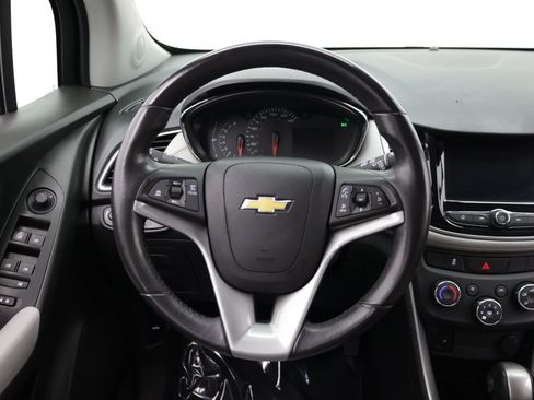 Used 2022 Chevrolet Trax LT w/ LT Convenience Package AWD/4WD image 25