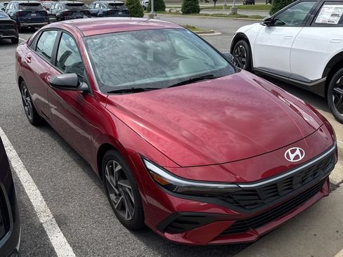 Used 2025 Hyundai Elantra Sport FWD image 6