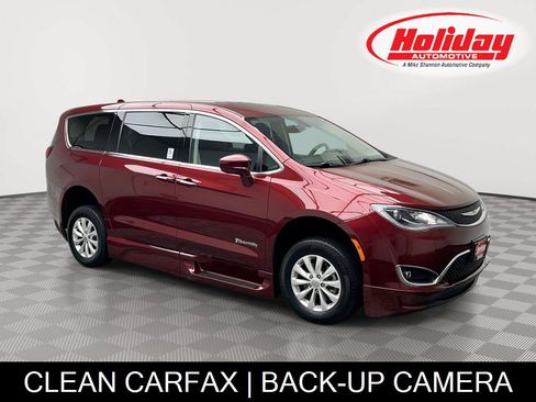 Used 2018 Chrysler Pacifica Touring Plus FWD image 1