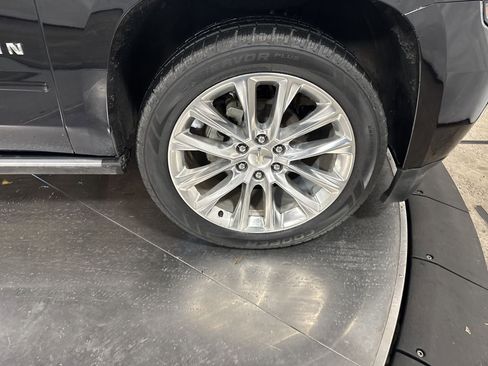 Used 2019 Chevrolet Suburban Premier w/ Premier Plus Edition image 14