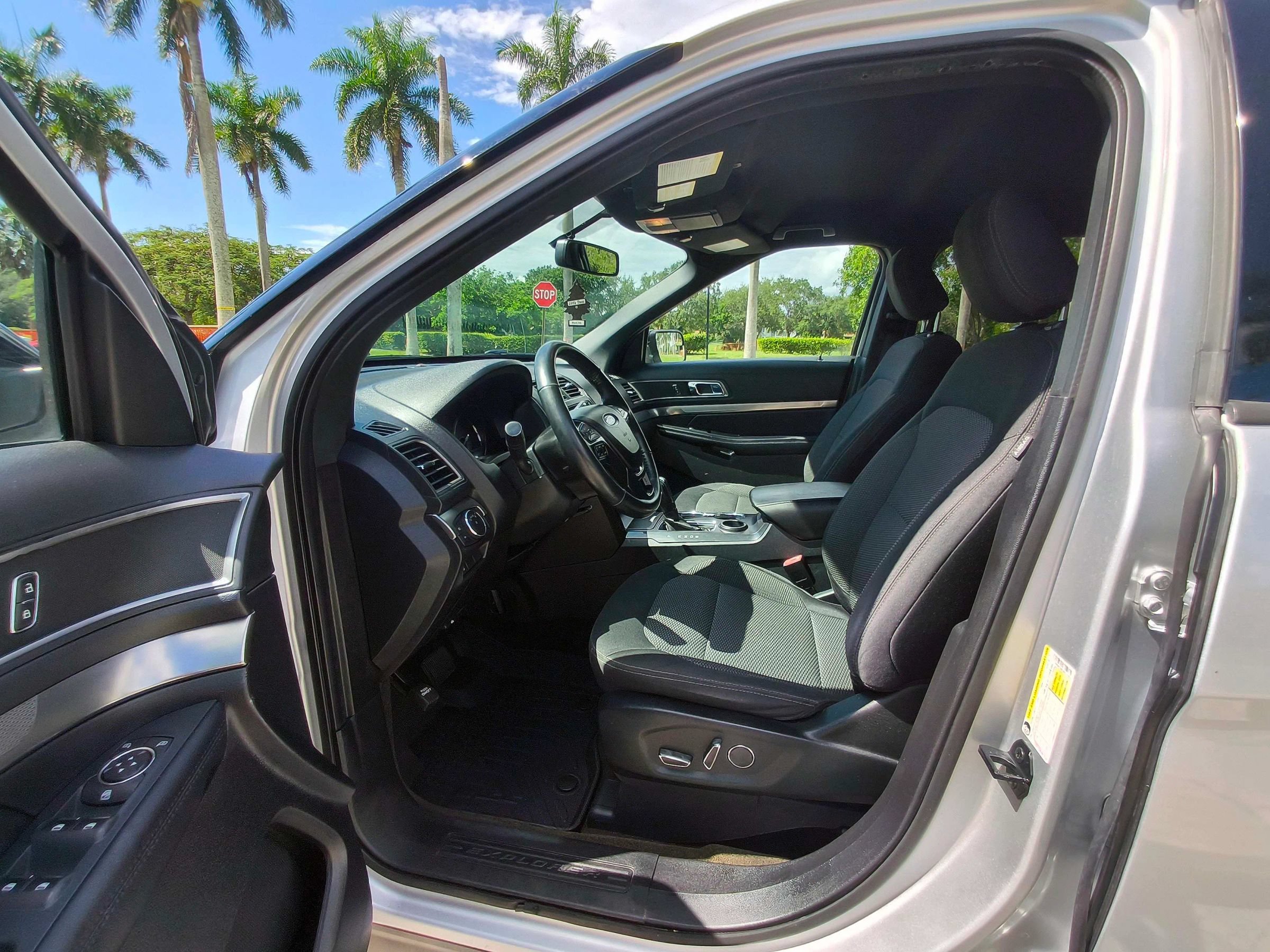 Used 2018 Ford Explorer XLT w/ Equipment Group 201A FWD image 5