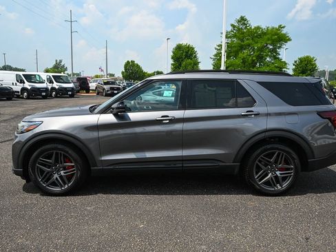 Certified 2025 Ford Explorer ST AWD/4WD image 8