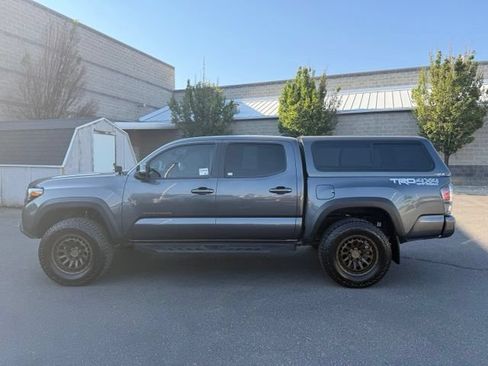 Used 2022 Toyota Tacoma TRD Off-Road w/ Technology Package AWD/4WD image 1