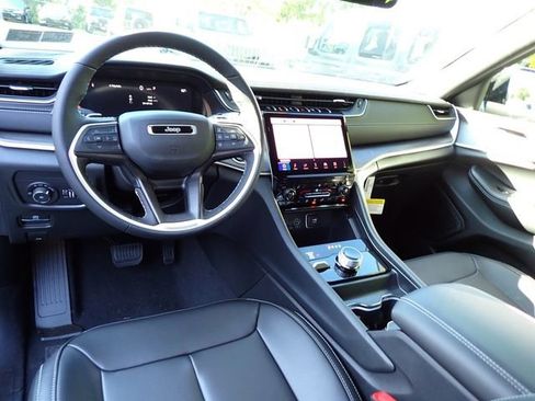 New 2025 Jeep Grand Cherokee Limited AWD/4WD image 12