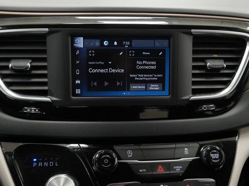 Used 2023 Chrysler Voyager LX image 26