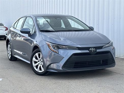 Used 2024 Toyota Corolla LE image 2