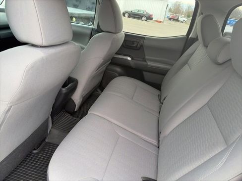 Used 2019 Toyota Tacoma 4D Double Cab image 11