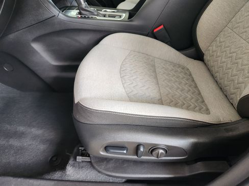 Used 2024 Chevrolet Equinox LT FWD image 26