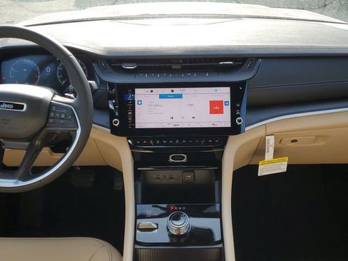 New 2026 Jeep Grand Cherokee Limited AWD/4WD image 17
