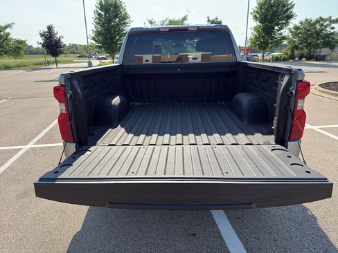 Used 2023 Chevrolet Silverado 1500 LT w/ Z71 Off-Road Package AWD/4WD image 12