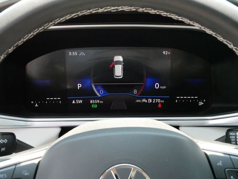 Used 2025 Volkswagen Taos SE w/ Panoramic Sunroof Package AWD/4WD image 21