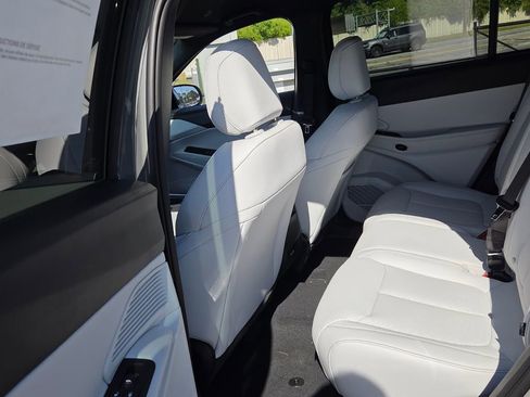 New 2026 Jeep Cherokee Limited image 7