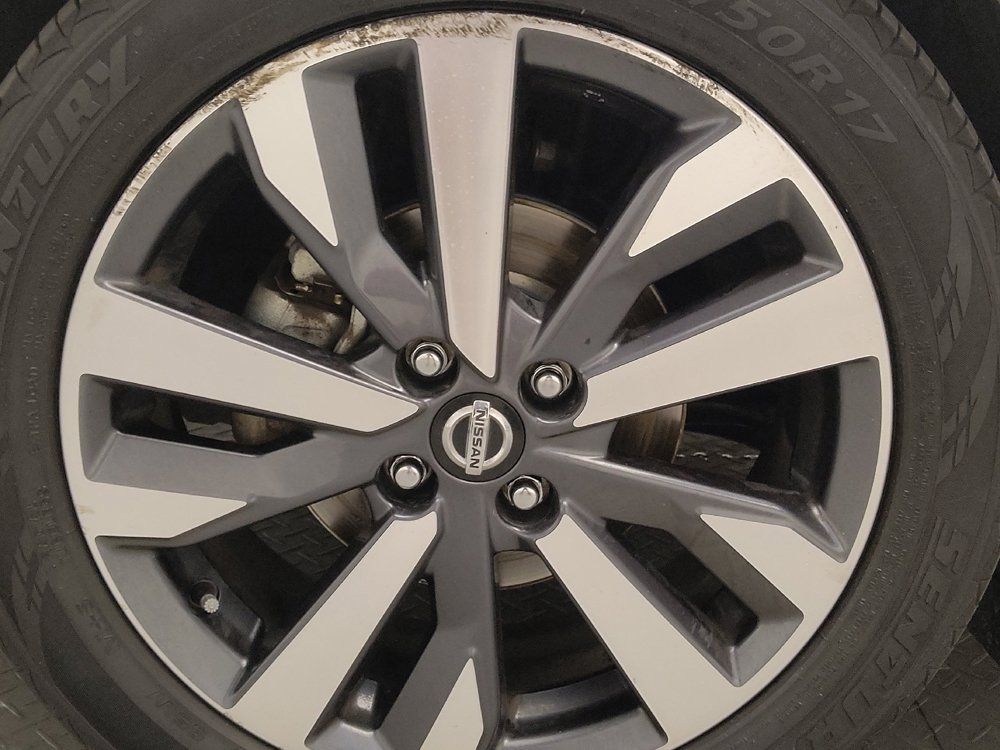 Used 2020 Nissan Versa SR FWD image 31