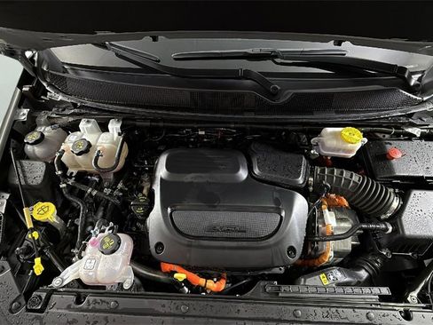 Used 2024 Chrysler Pacifica Select image 40