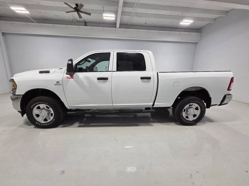 Used 2024 RAM 2500 Tradesman w/ Chrome Appearance Group AWD/4WD image 5