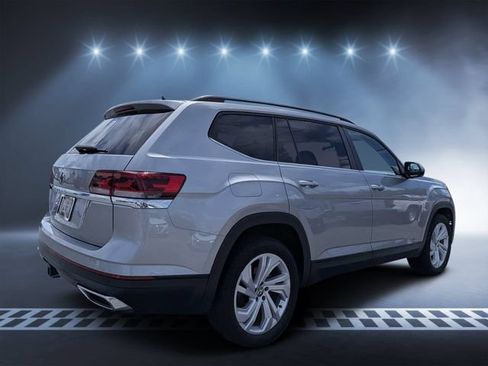 Used 2023 Volkswagen Atlas SE w/ Panoramic Sunroof Package FWD image 3