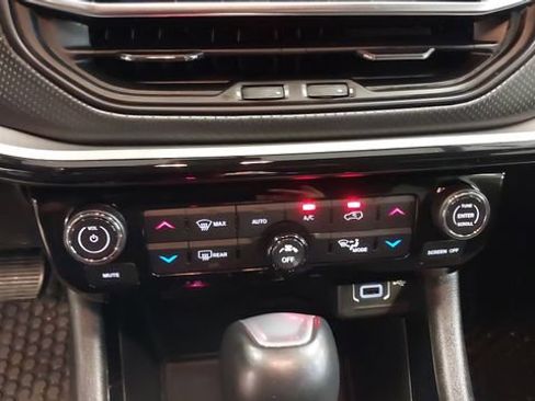 Used 2025 Jeep Compass Trailhawk AWD/4WD image 28