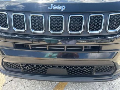 Used 2023 Jeep Compass Latitude AWD/4WD image 3