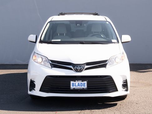 Used 2020 Toyota Sienna LE image 21