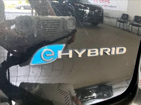 Used 2023 Chrysler Pacifica Limited FWD image 21