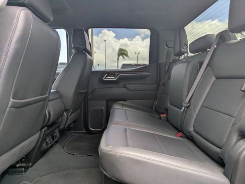 Used 2025 GMC Sierra 1500 SLT AWD/4WD image 17