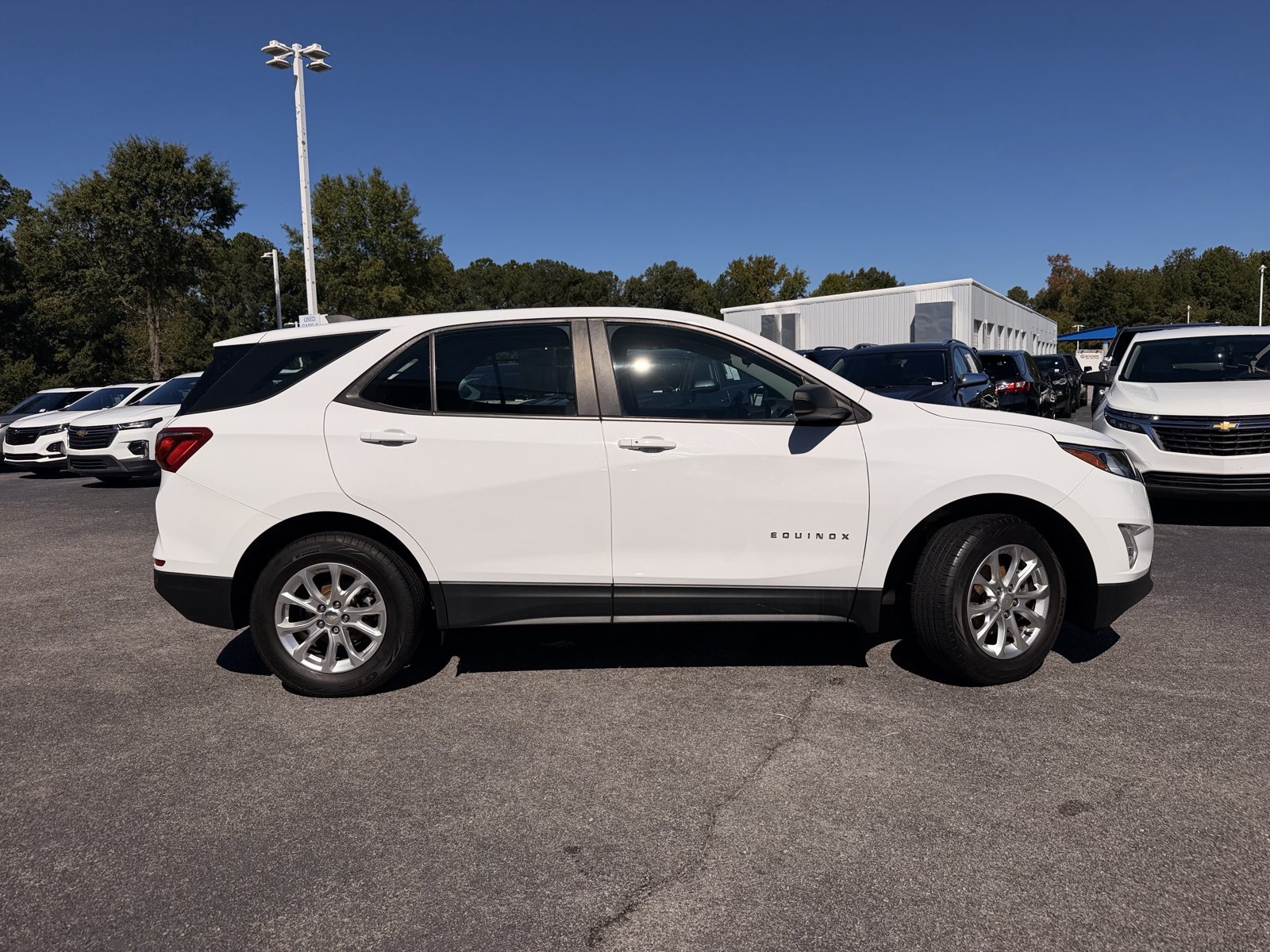 Used 2020 Chevrolet Equinox LS AWD/4WD image 13
