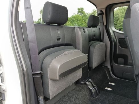 Used 2022 Nissan Frontier S RWD image 21