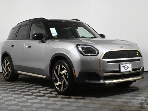 Used 2025 MINI Cooper Countryman SE w/ Comfort Package Max image 9