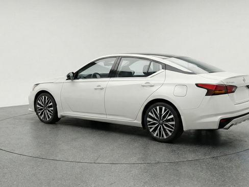 Used 2025 Nissan Altima 2.5 SV image 6