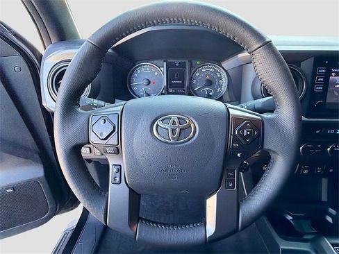Used 2018 Toyota Tacoma TRD Sport image 35
