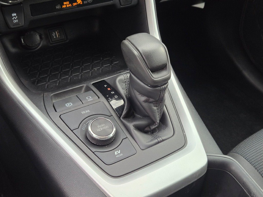 Used 2024 Toyota RAV4 LE AWD/4WD image 26