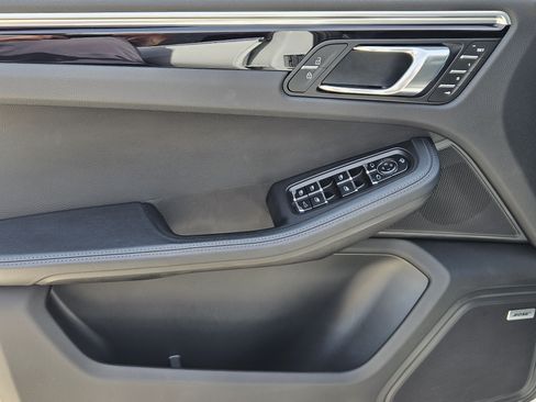 Certified 2023 Porsche Macan S AWD/4WD image 22