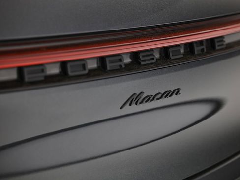 Certified 2026 Porsche Macan image 14
