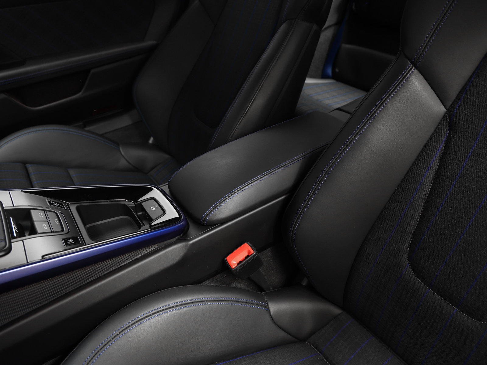 Certified 2025 Porsche 911 Carrera T RWD image 39