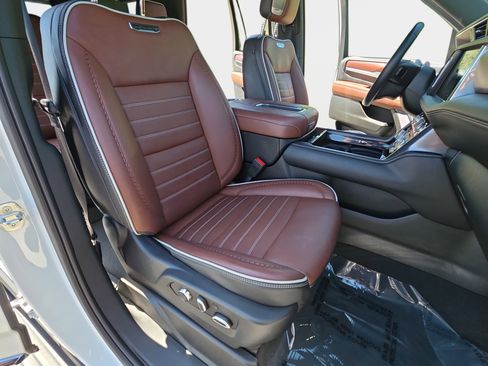 Used 2023 GMC Yukon Denali Ultimate AWD/4WD image 10