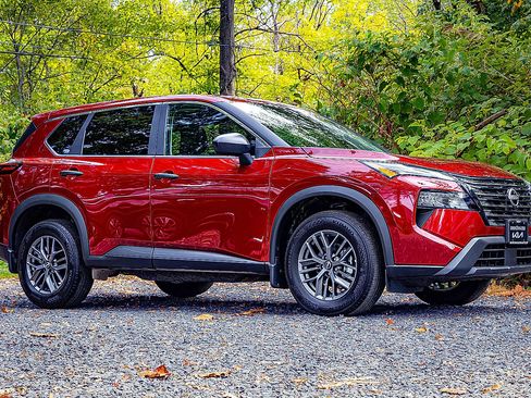 Used 2024 Nissan Rogue S image 19