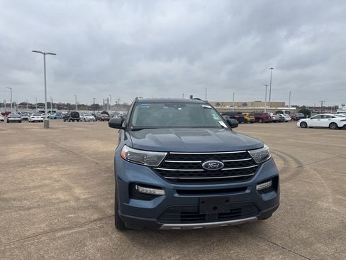 Used 2020 Ford Explorer XLT w/ Equipment Group 202A image 3